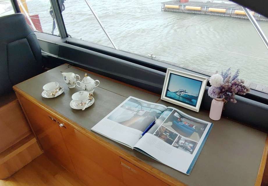 Princess V48, image 5