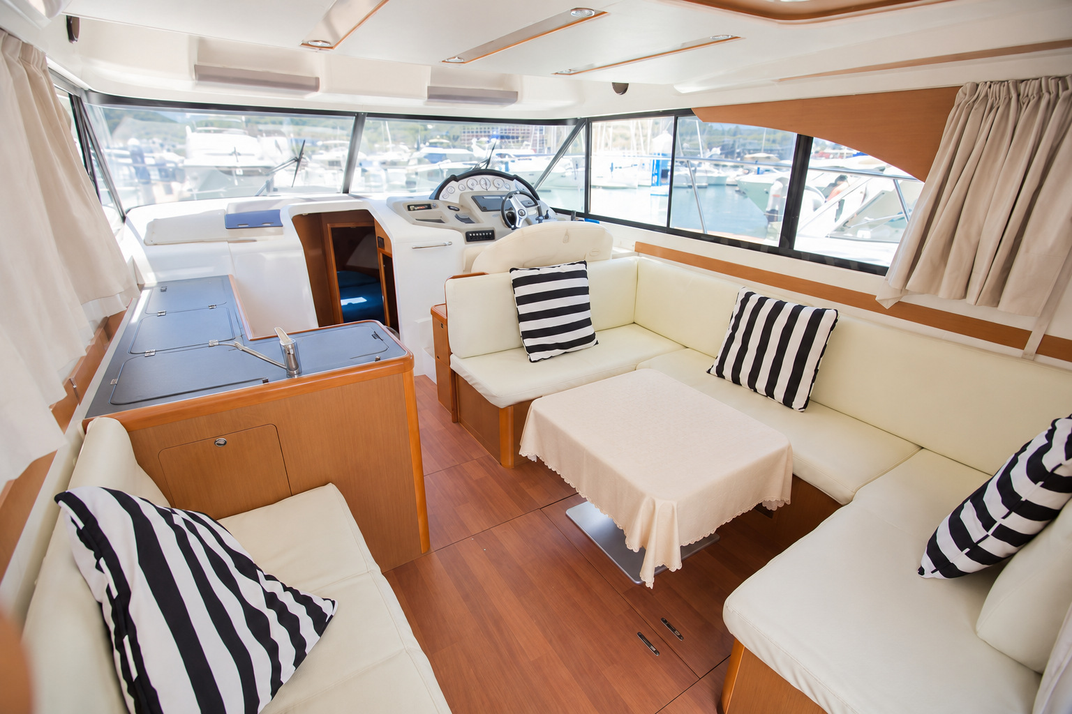 Beneteau Antares 42, image 3