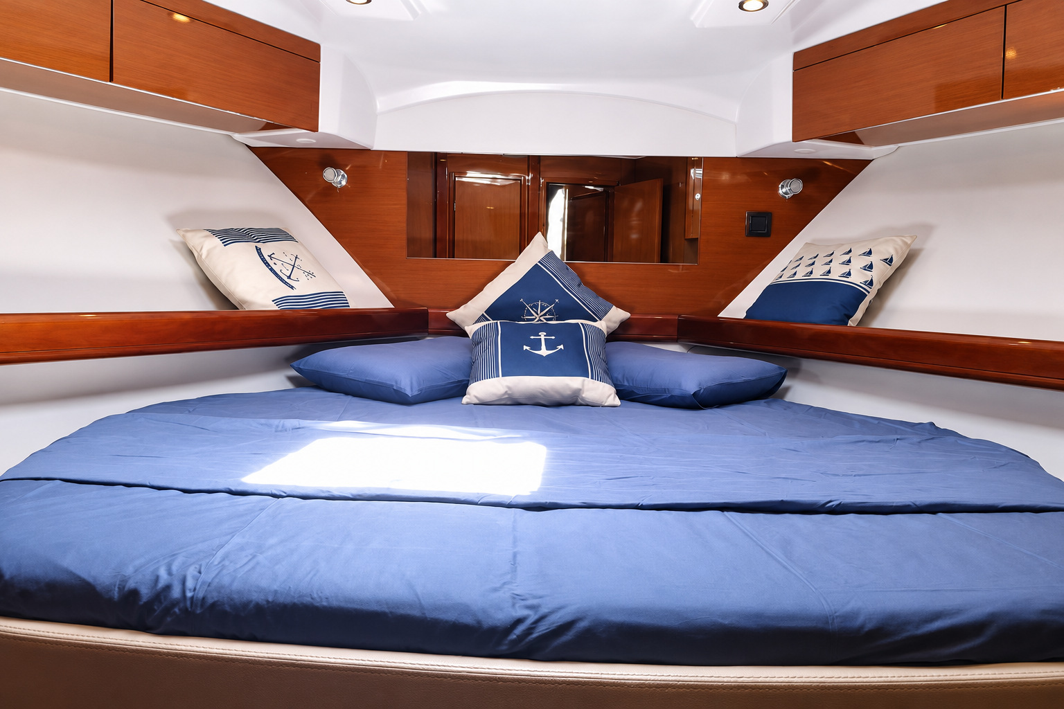 Beneteau Antares 42, image 4