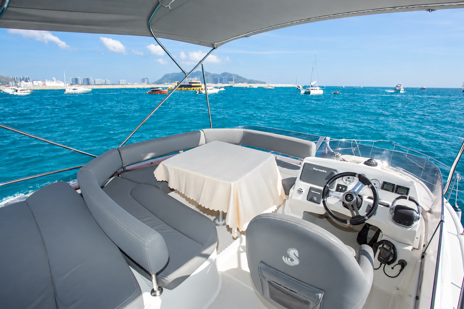 Beneteau Antares 42, image 2