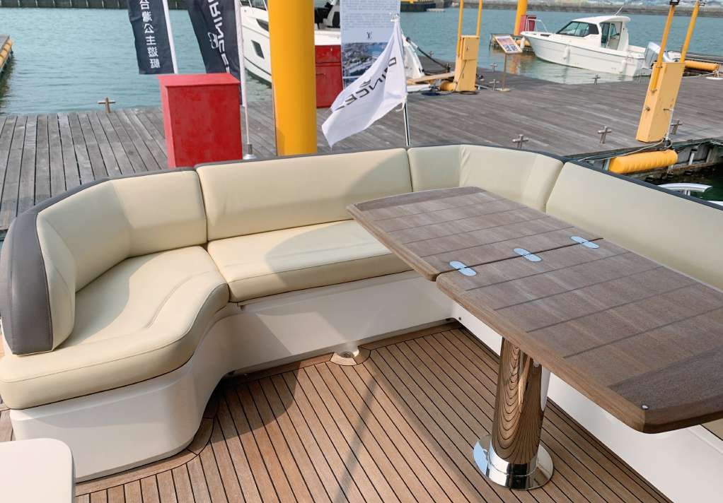 Princess V48, image 3