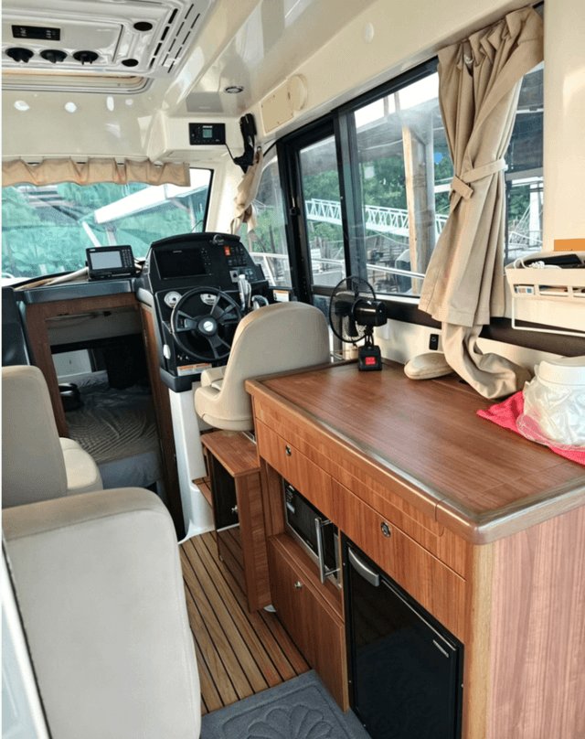 Quicksilver 855 Weekend, image 3