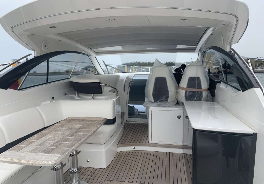 Princess V39, image 2