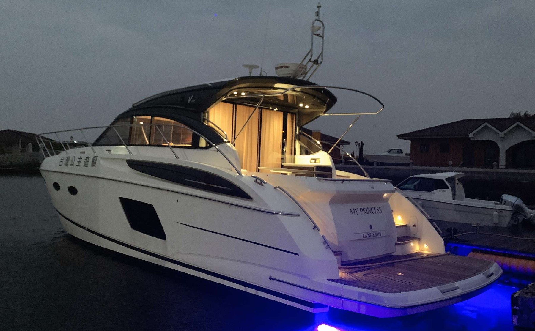 Princess V48, 2015. Listing image