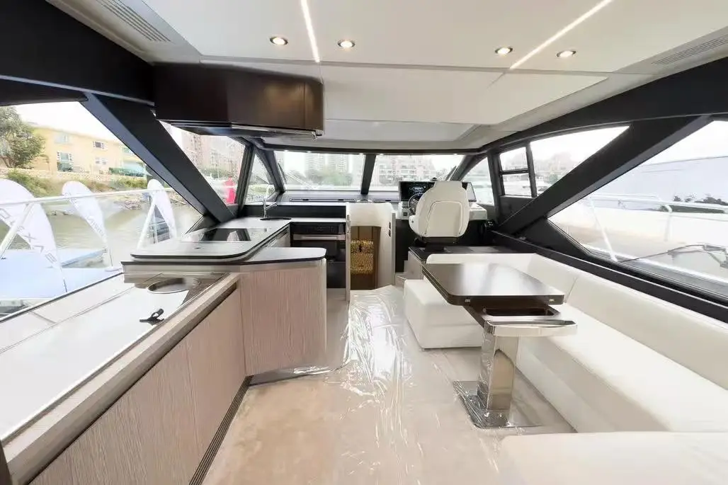 Azimut S6, кадр 5