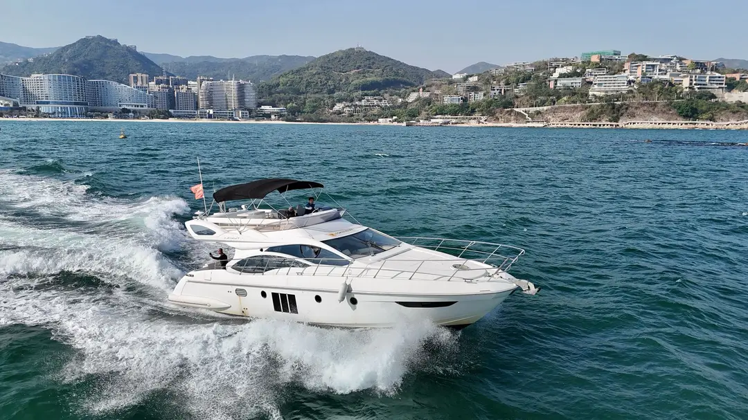 Azimut 48, кадр 3