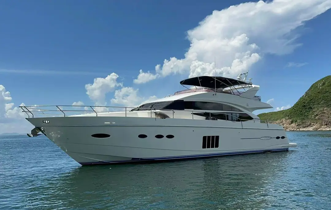 Princess 72MY, кадр 2
