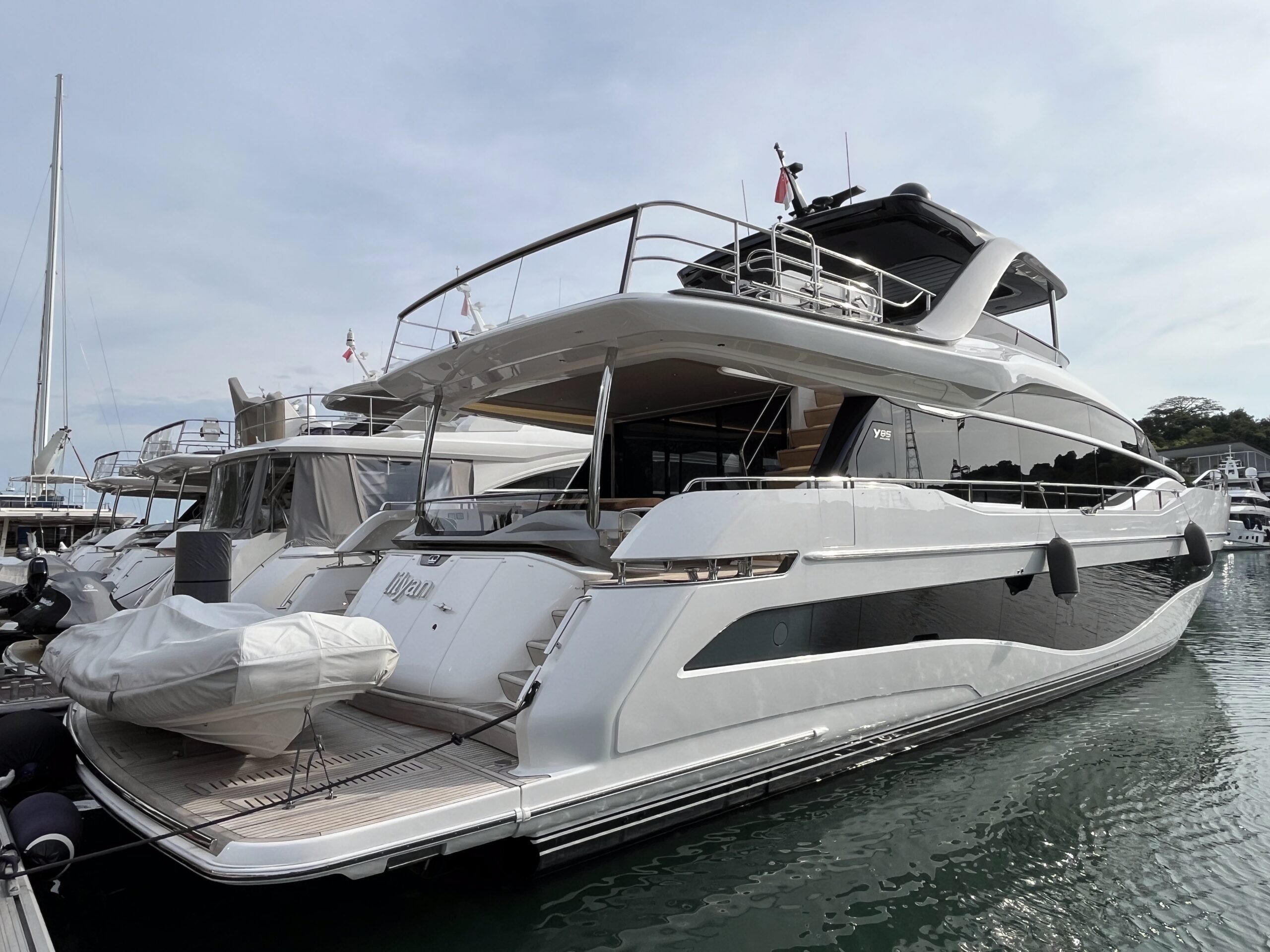 Princess Y85, кадр 2