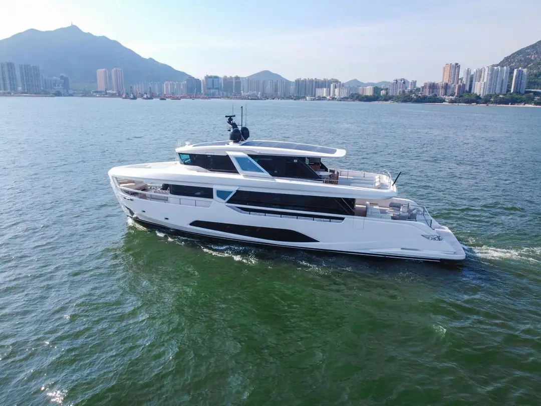 Ferretti INFYNITO 90, кадр 3