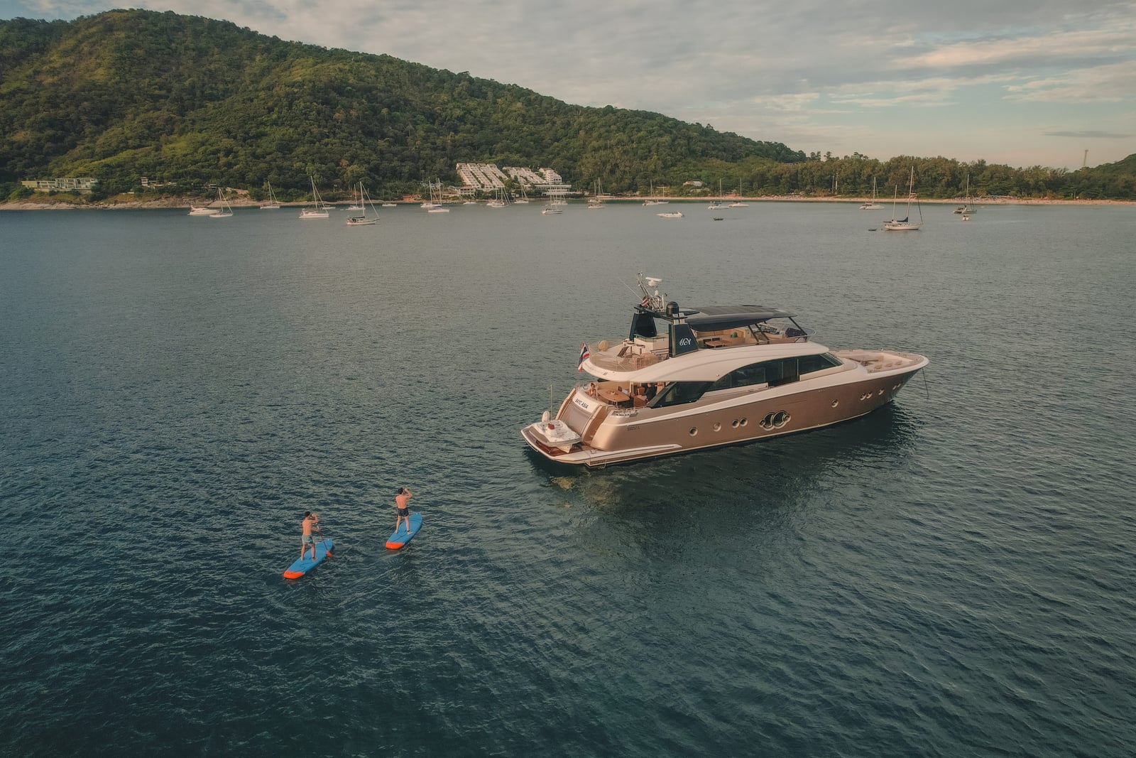 Monte Carlo Yachts 86, кадр 3