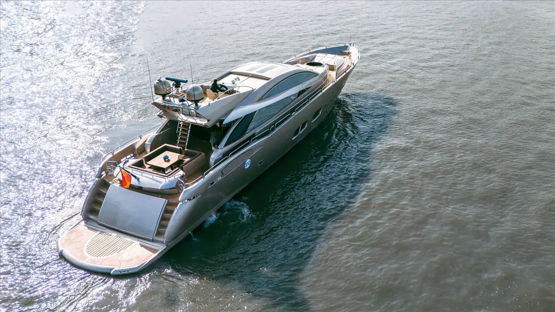 Sunseeker 108, кадр 2