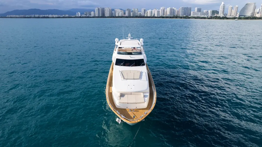 Azimut 105, кадр 2