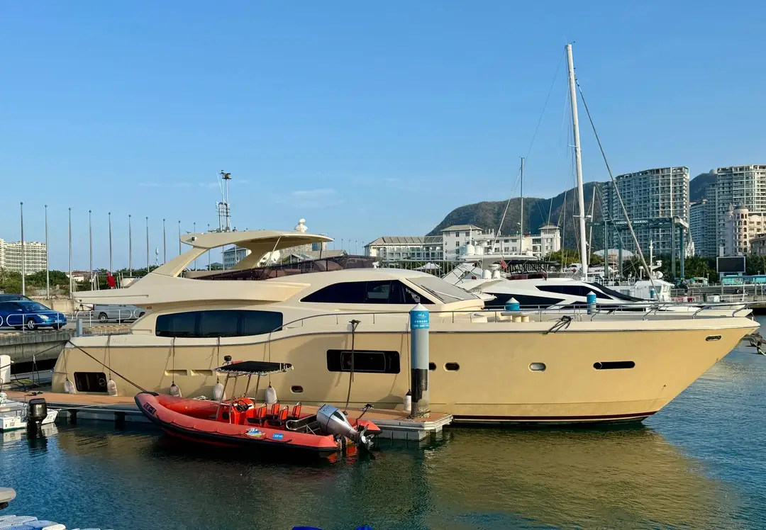 Ferretti 840, кадр 2