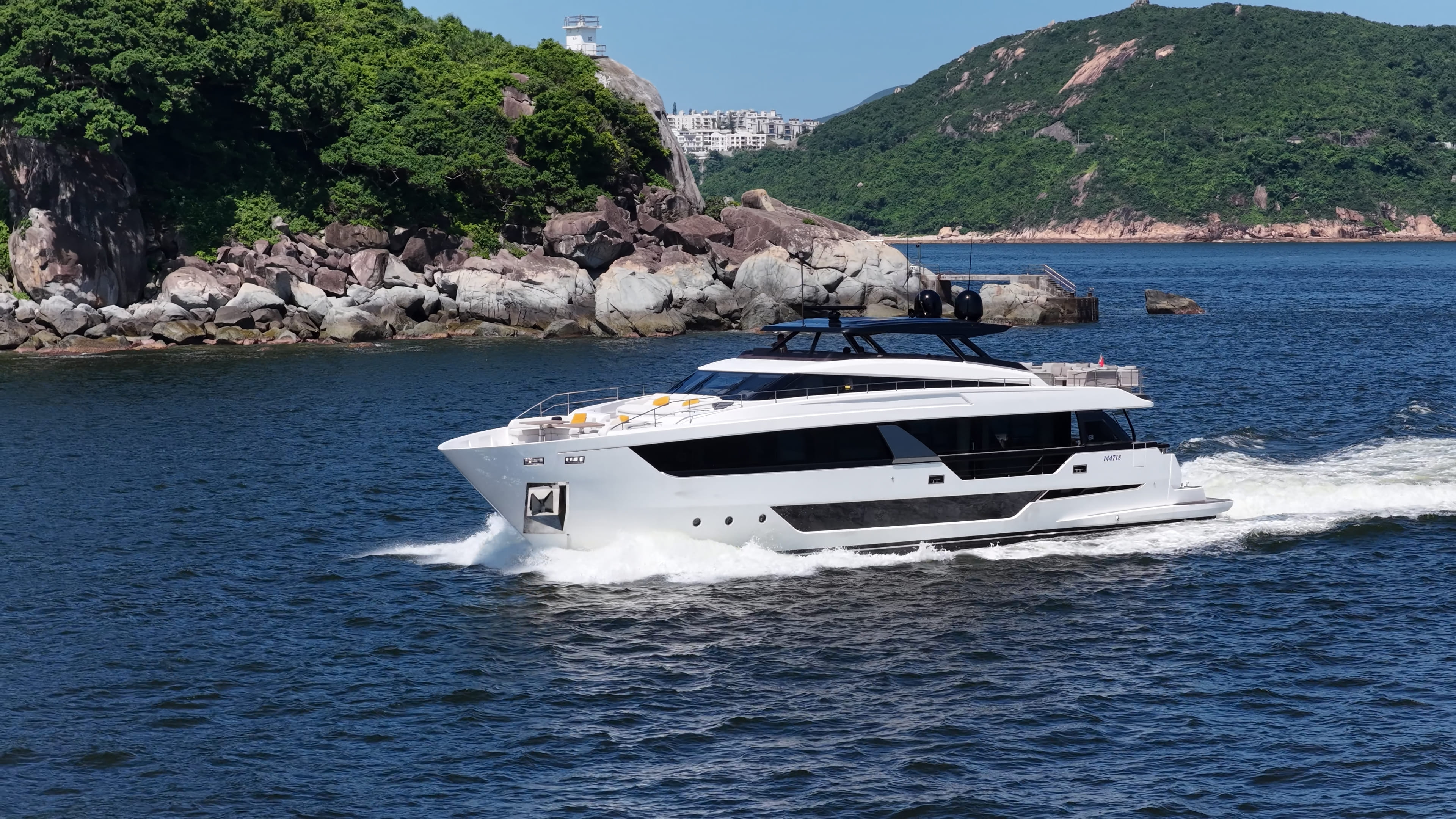 Ferretti 1000, кадр 5