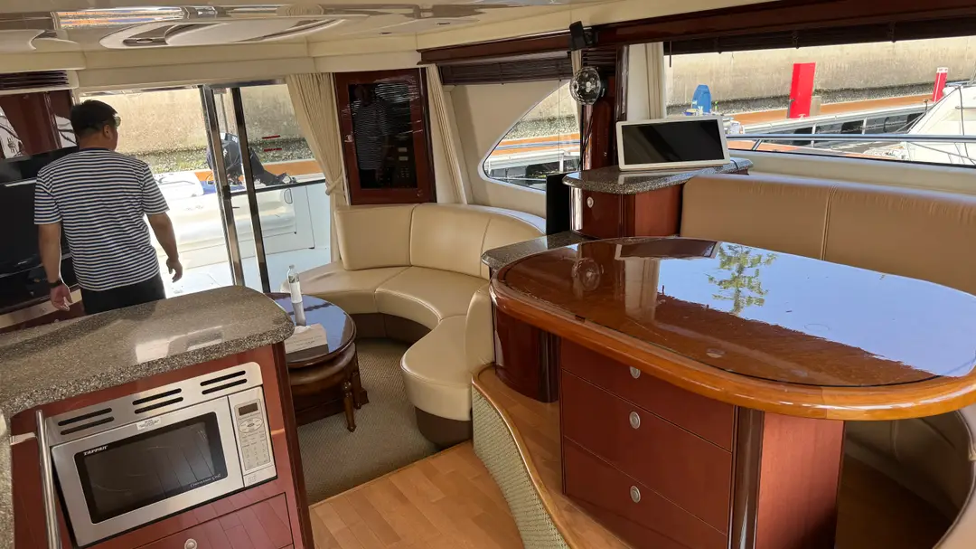 Sea Ray 58 Sedan Bridge, кадр 2