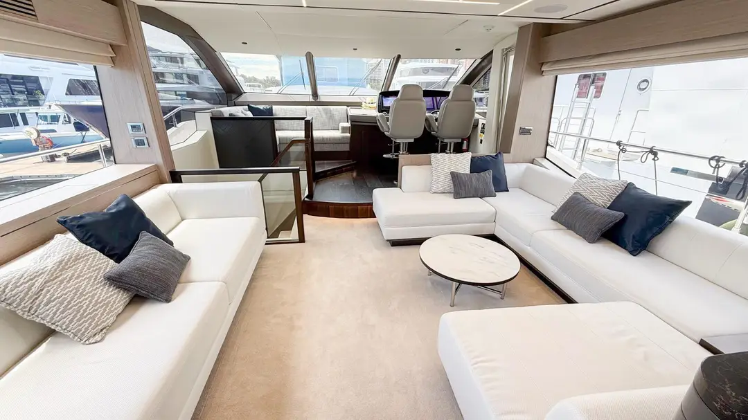 Sunseeker 76, кадр 2