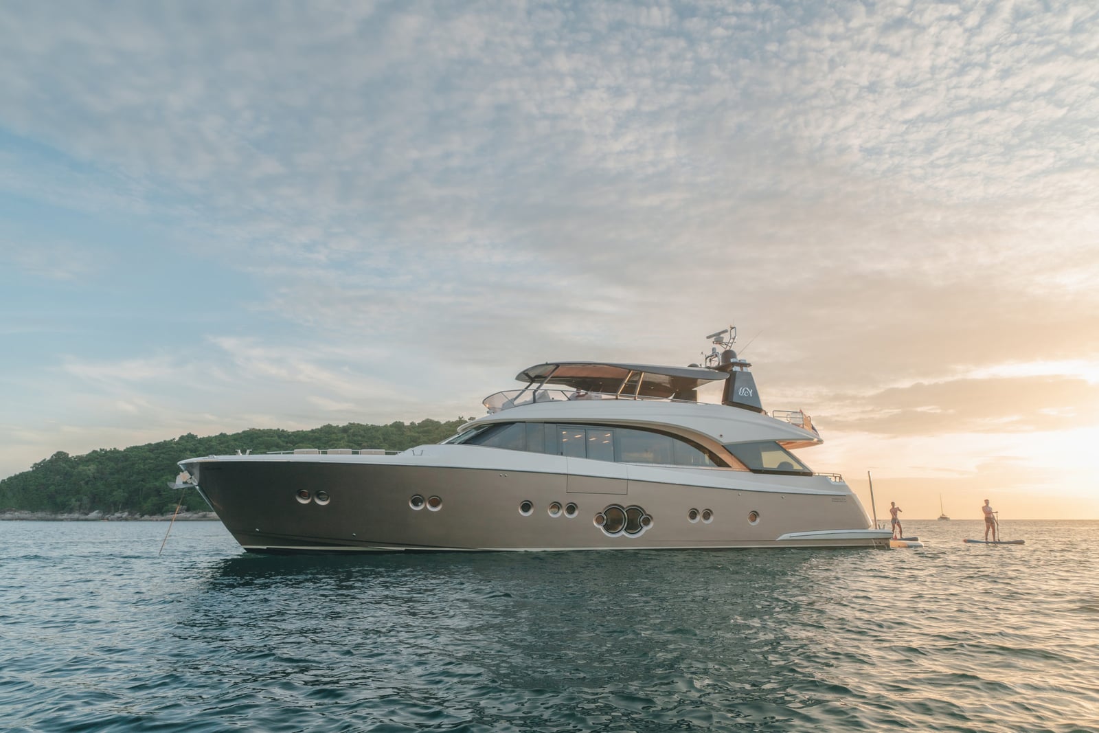 Monte Carlo Yachts 86, кадр 2