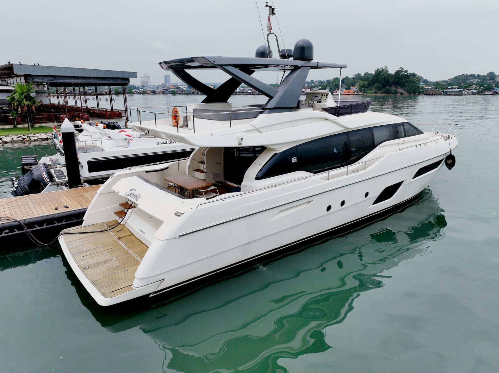 Ferretti 700, кадр 3
