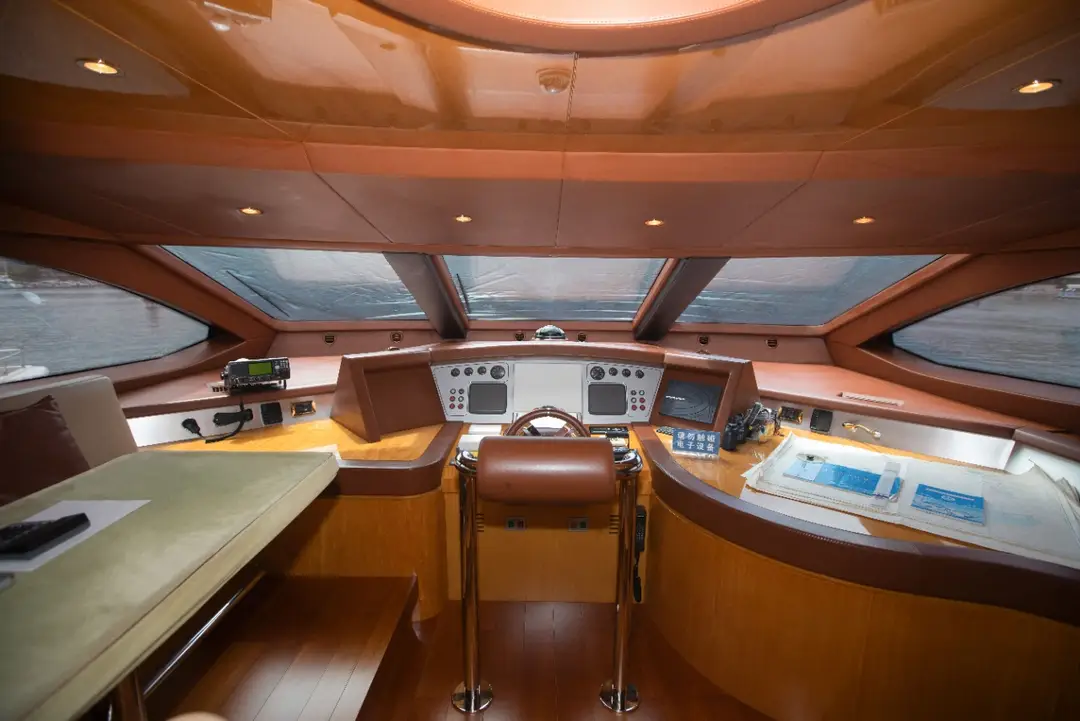 Azimut 105, кадр 6