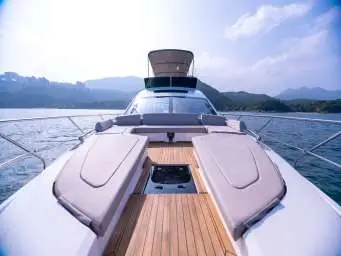 Fairline SQUADRON 53, 2017. 