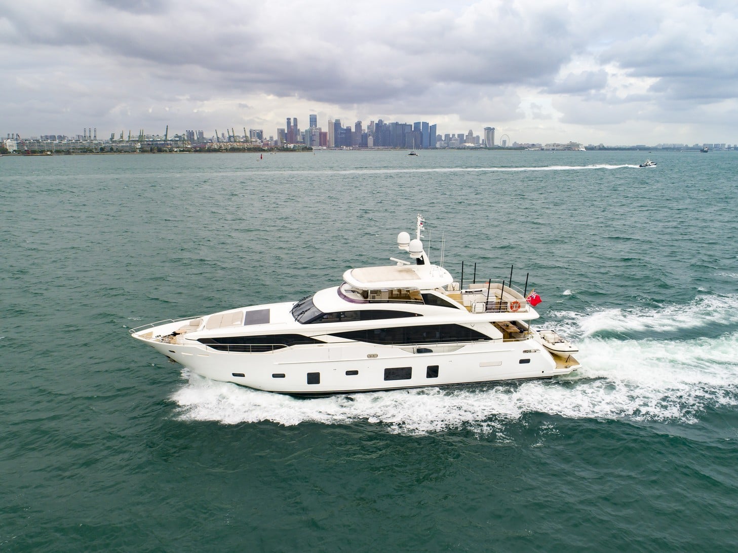 Princess 30M, кадр 5