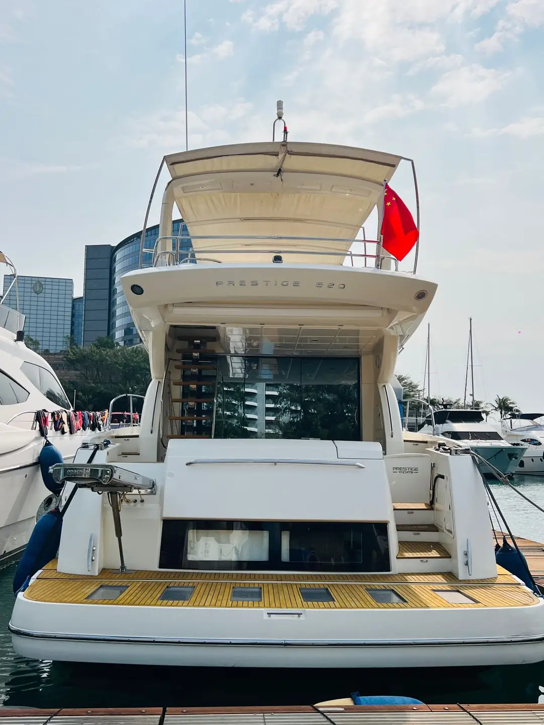 Prestige 62, кадр 3