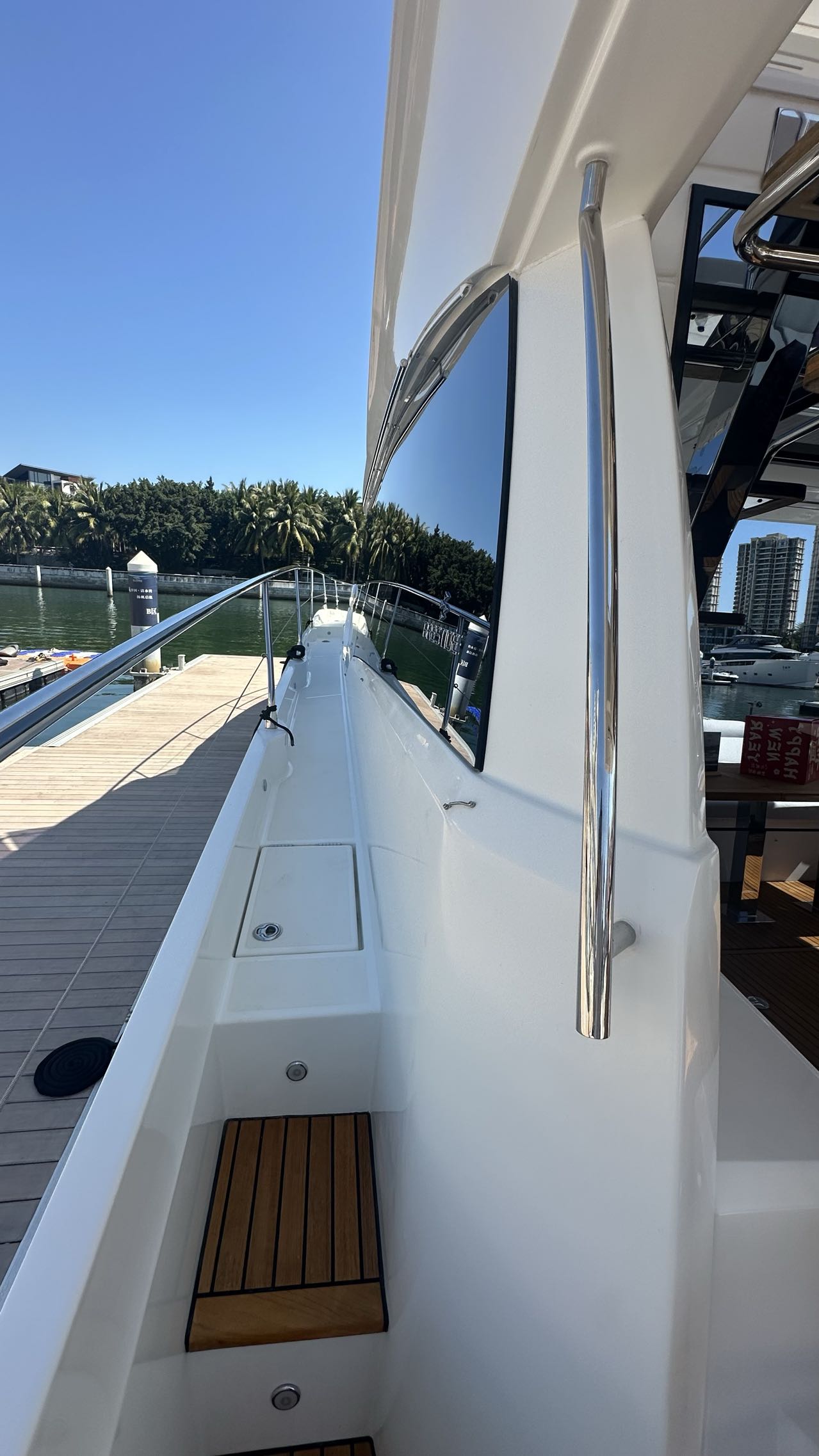Prestige 590, кадр 6