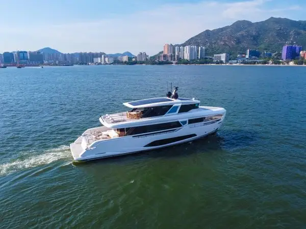 Ferretti INFYNITO 90, кадр 2